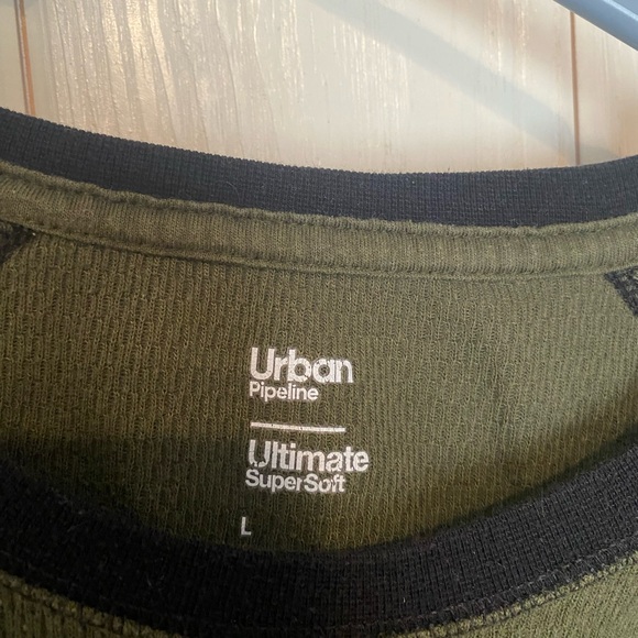 Urban Pipeline Green and Black Crew Neck Shirt - Picture 2 of 2